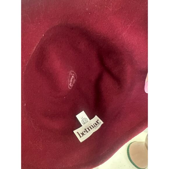 Betmar New York Women’s Hat Red Wool Felt Cloche Hat Burgundy with Feather - Picture 2 of 2